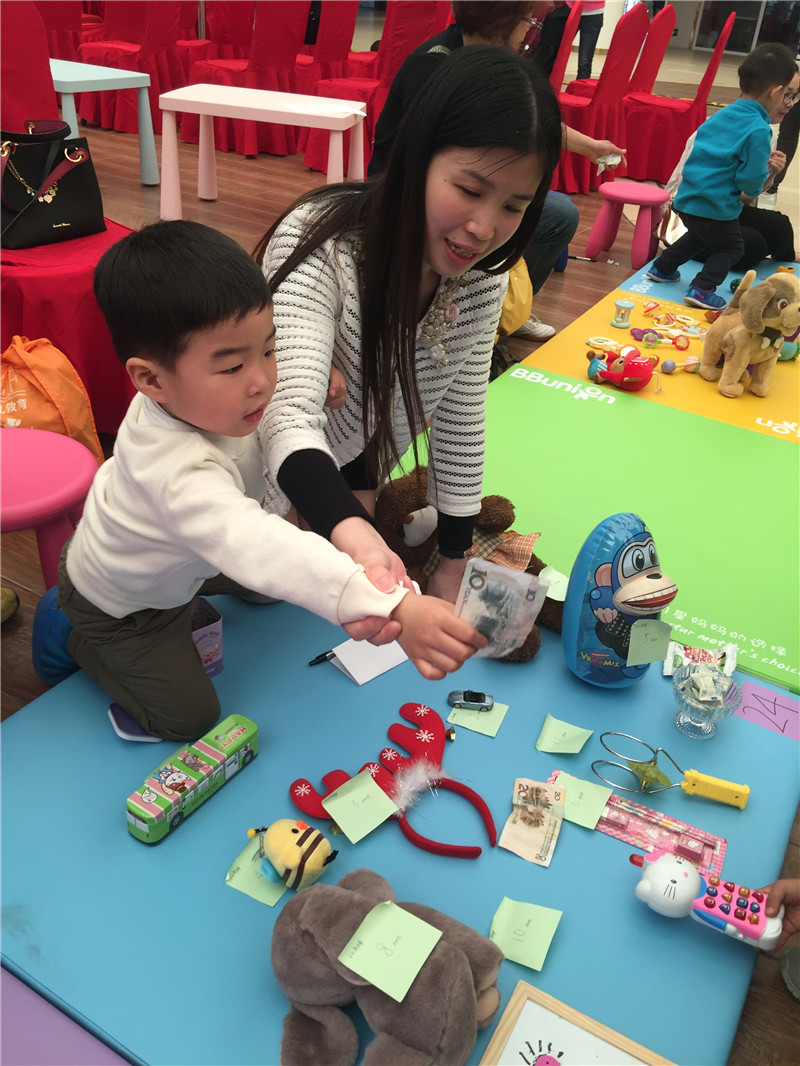 BBunion国际早教上海中心活动花絮：第一届“小小老板”跳蚤市场